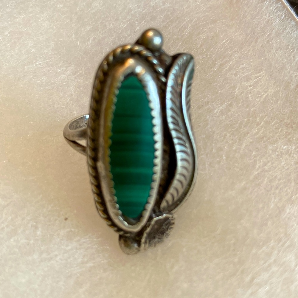 Vtg Navajo Native American malachite and sterling ring marked ‘H’ by Cecil Henry